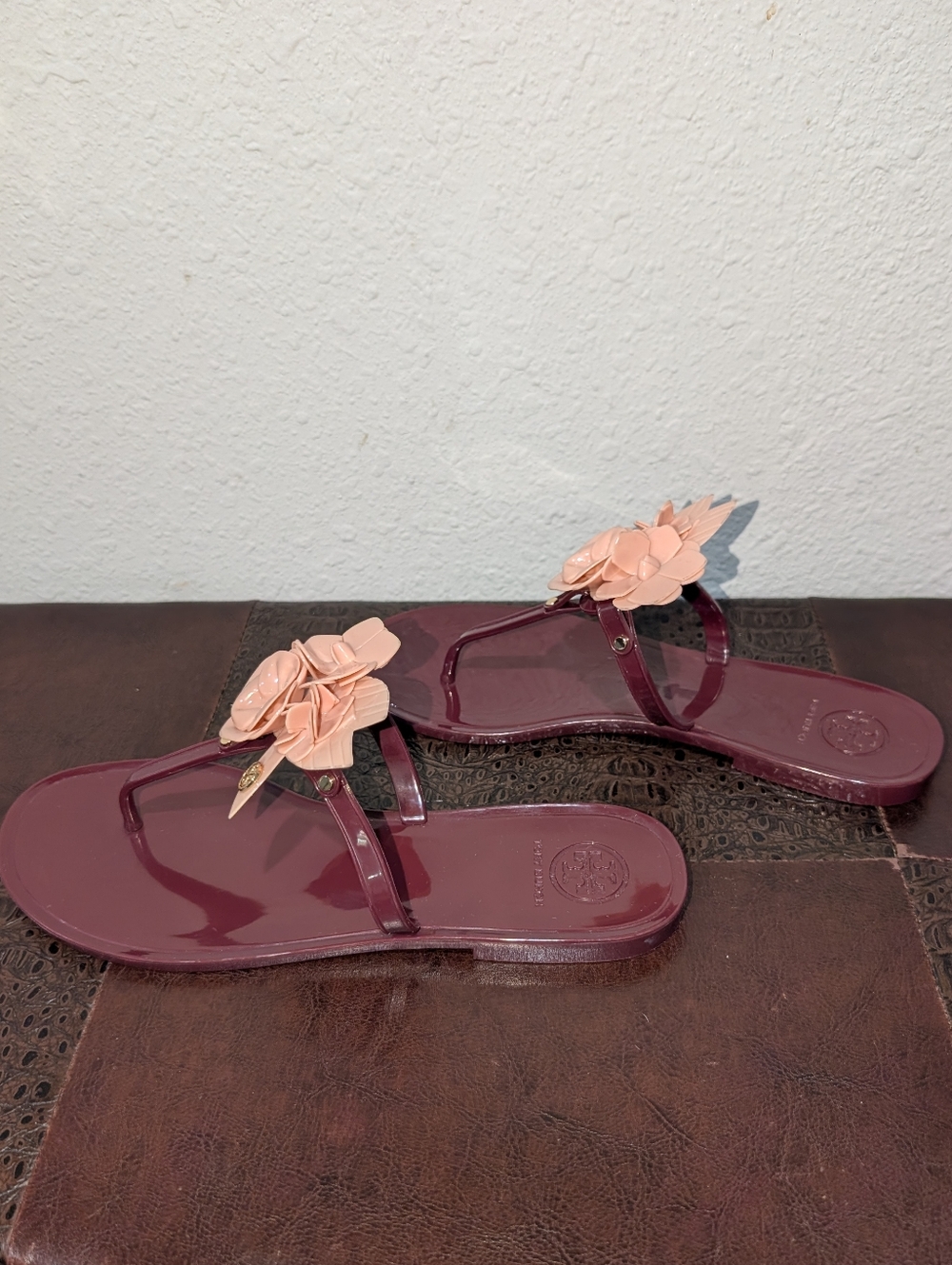 NEW Tory Burch Blossom Jelly Thong Flip Flop Sandals Royal/Victorian Rose size 7 - Picture 8 of 11